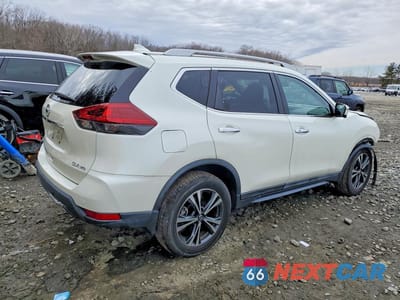 Trzecie zdjęcie samochodu z tyłu: 2019 NISSAN ROGUE SV VIN:5N1AT2MV8KC830736 - miniatura