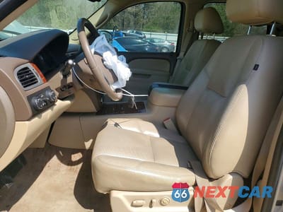 Zdjęcie 7 z 12 samochodu: 2011 CHEVROLET TAHOE K1500 LTZ VIN:1GNSKCE0XBR187525 - miniatura