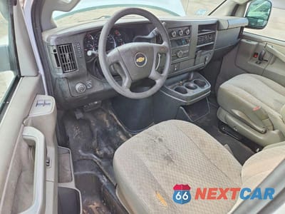 Zdjęcie 8 z 14 samochodu: 2017 CHEVROLET EXPRESS G2500 VIN:1GCWGAFF4H1220707 - miniatura
