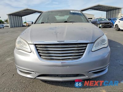 Piąte zdjęcie samochodu w środku: 2014 CHRYSLER 200 LX VIN:1C3CCBAB6EN123199 - miniatura