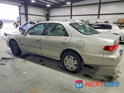 Drugie zdjęcie samochodu z przodu: 2001 TOYOTA CAMRY LE V6 VIN:4T1BF22K81U121611 - miniatura