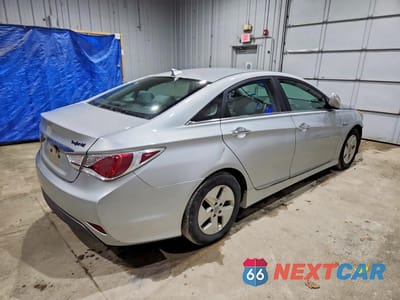 Trzecie zdjęcie samochodu z tyłu: 2012 HYUNDAI SONATA HYBRID BASE VIN:KMHEC4A4XCA038383 - miniatura