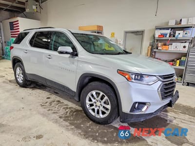 Czwarte zdjęcie samochodu z boku: 2019 CHEVROLET TRAVERSE LT VIN:1GNEVHKW3KJ176939 - miniatura