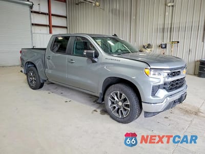 Czwarte zdjęcie samochodu z boku: 2025 CHEVROLET SILVERADO K1500 LT-L VIN:1GCPKKEK0SZ205623 - miniatura