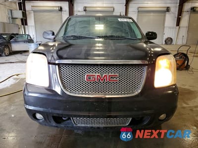 Piąte zdjęcie samochodu w środku: 2011 GMC YUKON XL DENALI VIN:1GKS2MEF0BR234018 - miniatura