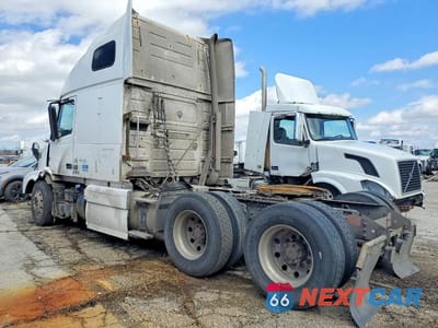 Trzecie zdjęcie samochodu z tyłu: 2011 VOLVO VNL SEMI TRUCK VIN:4V4NC9EH3BN534832 - miniatura