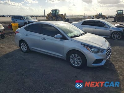Czwarte zdjęcie samochodu z boku: 2019 HYUNDAI ACCENT SE VIN:3KPC24A30KE042573 - miniatura