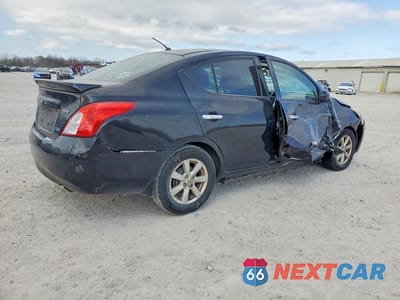 Trzecie zdjęcie samochodu z tyłu: 2014 NISSAN VERSA 1.6 S VIN:3N1CN7AP0EL819090 - miniatura