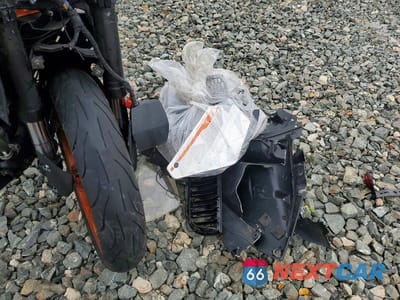 Zdjęcie 9 z 10 samochodu: 2015 KTM 390 DUKE VIN:MD2JYJ404FC215590 - miniatura