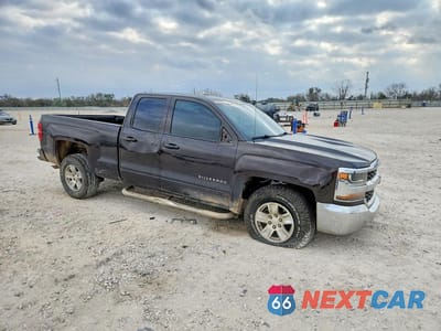 Czwarte zdjęcie samochodu z boku: 2018 CHEVROLET SILVERADO C1500 LT VIN:1GCRCREC9JZ149526 - miniatura