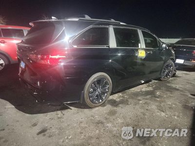 Trzecie zdjęcie samochodu z tyłu: 2025 TOYOTA SIENNA XSE 7-PASSENGER VIN:5TDCRKEC3SS229998 - miniatura