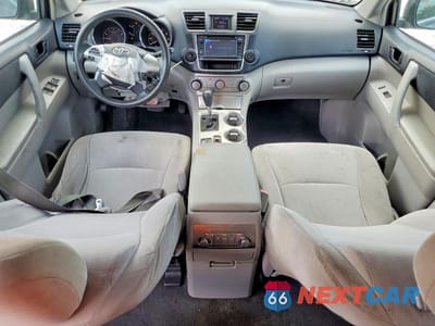 Zdjęcie 8 z 13 samochodu: 2013 TOYOTA HIGHLANDER BASE VIN:5TDBK3EH9DS235034 - miniatura