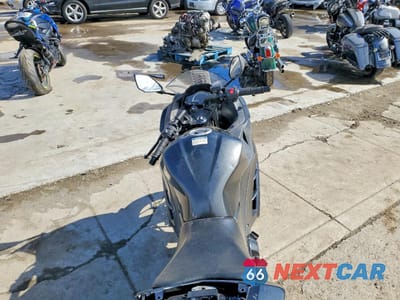 Zdjęcie 6 z 9 samochodu: 2016 KAWASAKI EX300 A VIN:JKAEX8A17GDA27705 - miniatura