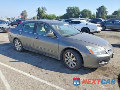 Czwarte zdjęcie samochodu z boku: 2006 HONDA ACCORD EX VIN:1HGCM66886A033818 - miniatura