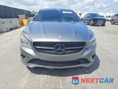 Piąte zdjęcie samochodu w środku: 2014 MERCEDES-BENZ CLA 250 VIN:WDDSJ4EB5EN157563 - miniatura