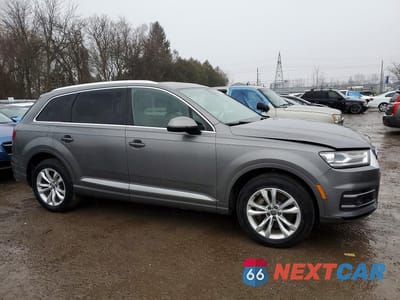 Czwarte zdjęcie samochodu z boku: 2017 AUDI Q7 PREMIUM PLUS VIN:WA1LHAF73HD058473 - miniatura