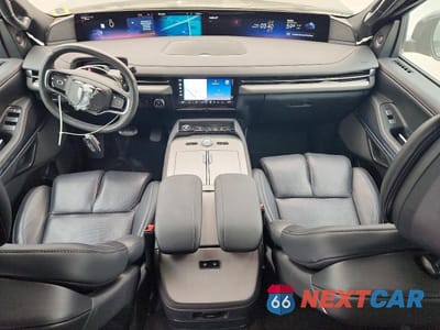Zdjęcie 8 z 14 samochodu: 2025 LINCOLN NAVIGATOR RESERVE VIN:5LMJJ2LG0SEL06345 - miniatura