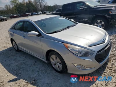 Czwarte zdjęcie samochodu z boku: 2015 HYUNDAI SONATA HYBRID BASE VIN:KMHEC4A40FA134186 - miniatura