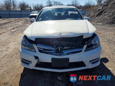 Piąte zdjęcie samochodu w środku: 2012 MERCEDES-BENZ C 300 4MATIC VIN:WDDGF8BB2CR196426 - miniatura