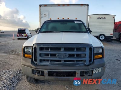 Piąte zdjęcie samochodu w środku: 2022 FORD F450 VIN:3H3V532K5SS011193 - miniatura