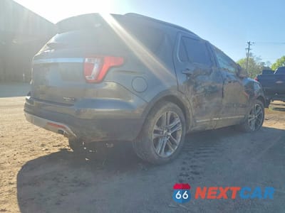 Trzecie zdjęcie samochodu z tyłu: 2017 FORD EXPLORER XLT VIN:1FM5K7D8XHGA97408 - miniatura