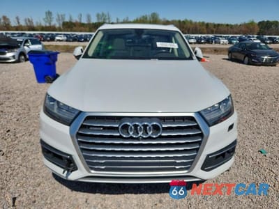 Piąte zdjęcie samochodu w środku: 2019 AUDI Q7 PREMIUM PLUS VIN:WA1LAAF74KD011190 - miniatura