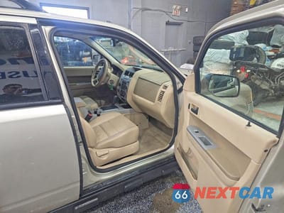 Piąte zdjęcie samochodu w środku: 2012 FORD ESCAPE XLT VIN:1FMCU0D77CKB96550 - miniatura