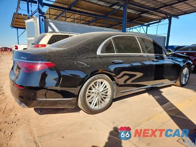 Trzecie zdjęcie samochodu z tyłu: 2022 MERCEDES-BENZ S 580 4MATIC VIN:W1K6G7GB0NA154611 - miniatura