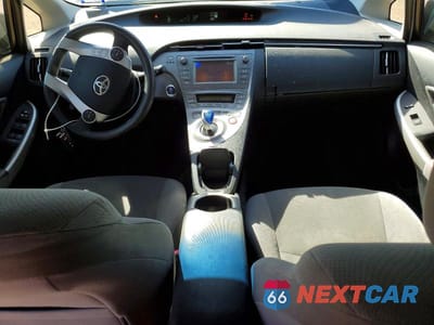 Zdjęcie 8 z 12 samochodu: 2013 TOYOTA PRIUS TWO VIN:JTDKN3DU5D1644442 - miniatura