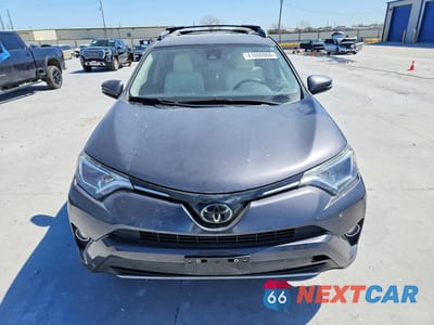 Piąte zdjęcie samochodu w środku: 2018 TOYOTA RAV4 XLE VIN:JTMWFREV4JJ742026 - miniatura