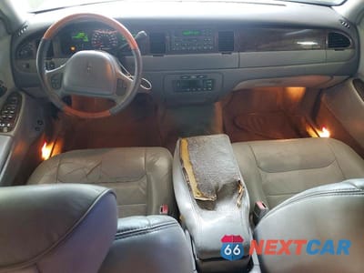 Zdjęcie 8 z 12 samochodu: 2001 LINCOLN TOWN CAR SIGNATURE VIN:1LNHM82W51Y613544 - miniatura