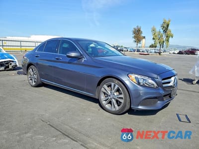 Czwarte zdjęcie samochodu z boku: 2016 MERCEDES-BENZ C 300 VIN:55SWF4JB7GU164064 - miniatura