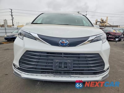 Piąte zdjęcie samochodu w środku: 2024 TOYOTA SIENNA XLE 8-PASSENGER VIN:5TDYRKEC8RS198960 - miniatura