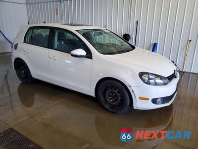 Czwarte zdjęcie samochodu z boku: 2014 VOLKSWAGEN GOLF VIN:WVWDM7AJ3EW010029 - miniatura