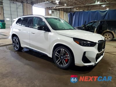 Czwarte zdjęcie samochodu z boku: 2024 BMW X1 M35I VIN:WBX13EF02R5Z86814 - miniatura