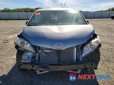 Piąte zdjęcie samochodu w środku: 2016 TOYOTA SIENNA VIN:5TDKK3DC1GS745324 - miniatura
