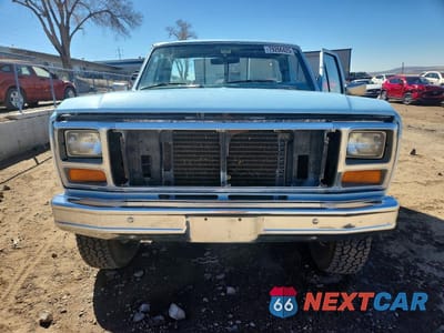 Piąte zdjęcie samochodu w środku: 1985 FORD F150 VIN:1FTEF14Y1FPB06435 - miniatura