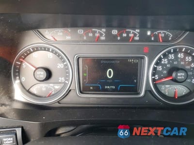 Zdjęcie 8 z 10 samochodu: 2019 INTERNATIONAL LT625 VIN:3HCDZTZR1KL374250 - miniatura
