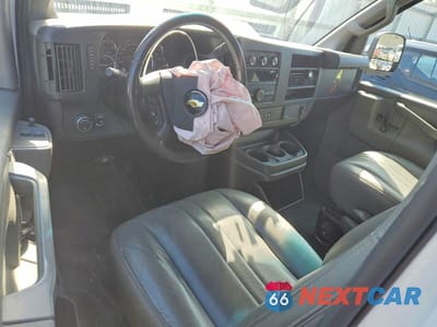 Zdjęcie 8 z 12 samochodu: 2020 CHEVROLET EXPRESS 2500 CARGO UTILITY / SERVICE VAN VIN:1GCWGAFG4L1242157 - miniatura