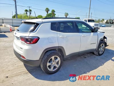 Trzecie zdjęcie samochodu z tyłu: 2024 JEEP COMPASS LATITUDE VIN:3C4NJDBN1RT595931 - miniatura