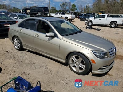 Czwarte zdjęcie samochodu z boku: 2011 MERCEDES-BENZ C 300 VIN:WDDGF5EB0BA452067 - miniatura