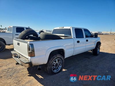 Czwarte zdjęcie samochodu z boku: 2005 CHEVROLET SILVERADO C2500 HEAVY DUTY VIN:1GCHC232X5F813174 - miniatura