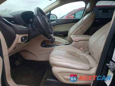 Zdjęcie 7 z 11 samochodu: 2017 LINCOLN MKC RESERVE VIN:5LMCJ3D9XHUL35199 - miniatura