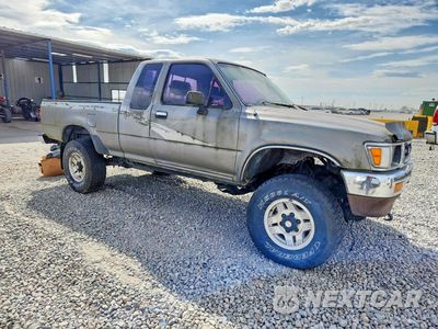 Czwarte zdjęcie samochodu z boku: 1993 TOYOTA PICKUP DELUXE V6 VIN:4TAVN13D9PZ138701 - miniatura