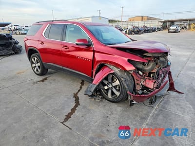Czwarte zdjęcie samochodu z boku: 2021 CHEVROLET TRAVERSE LT VIN:1GNERHKW5MJ230345 - miniatura