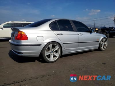 Trzecie zdjęcie samochodu z tyłu: 2001 BMW 325 I VIN:WBAAV33481FU81505 - miniatura
