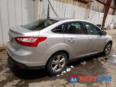 Trzecie zdjęcie samochodu z tyłu: 2014 FORD FOCUS SE VIN:1FADP3F21EL312511 - miniatura