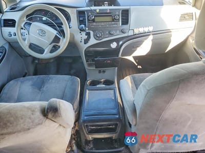 Zdjęcie 8 z 12 samochodu: 2014 TOYOTA SIENNA L 7-PASSENGER VIN:5TDZK3DC8ES470014 - miniatura