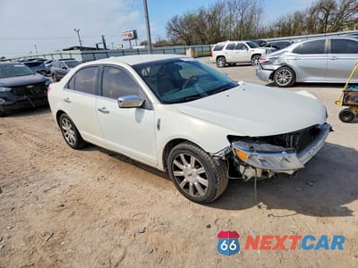 Czwarte zdjęcie samochodu z boku: 2012 LINCOLN MKZ VIN:3LNHL2GC1CR801980 - miniatura