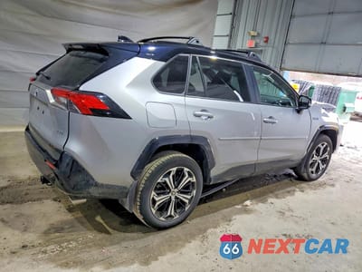 Trzecie zdjęcie samochodu z tyłu: 2022 TOYOTA RAV4 PRIME XSE VIN:JTMFB3FV5ND099858 - miniatura